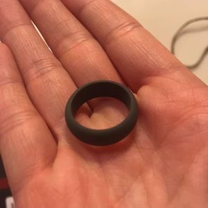 Men’s silicone wedding band